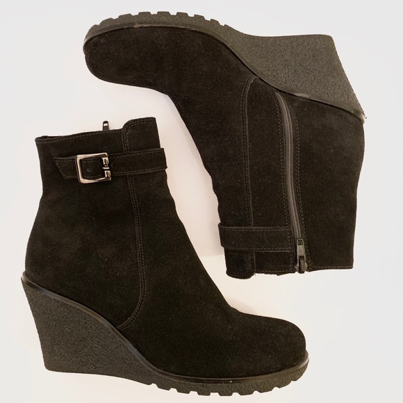La CANADIENNE Shoes - La Canadienne Size 7 Black Suede Wedge Ankle Boots